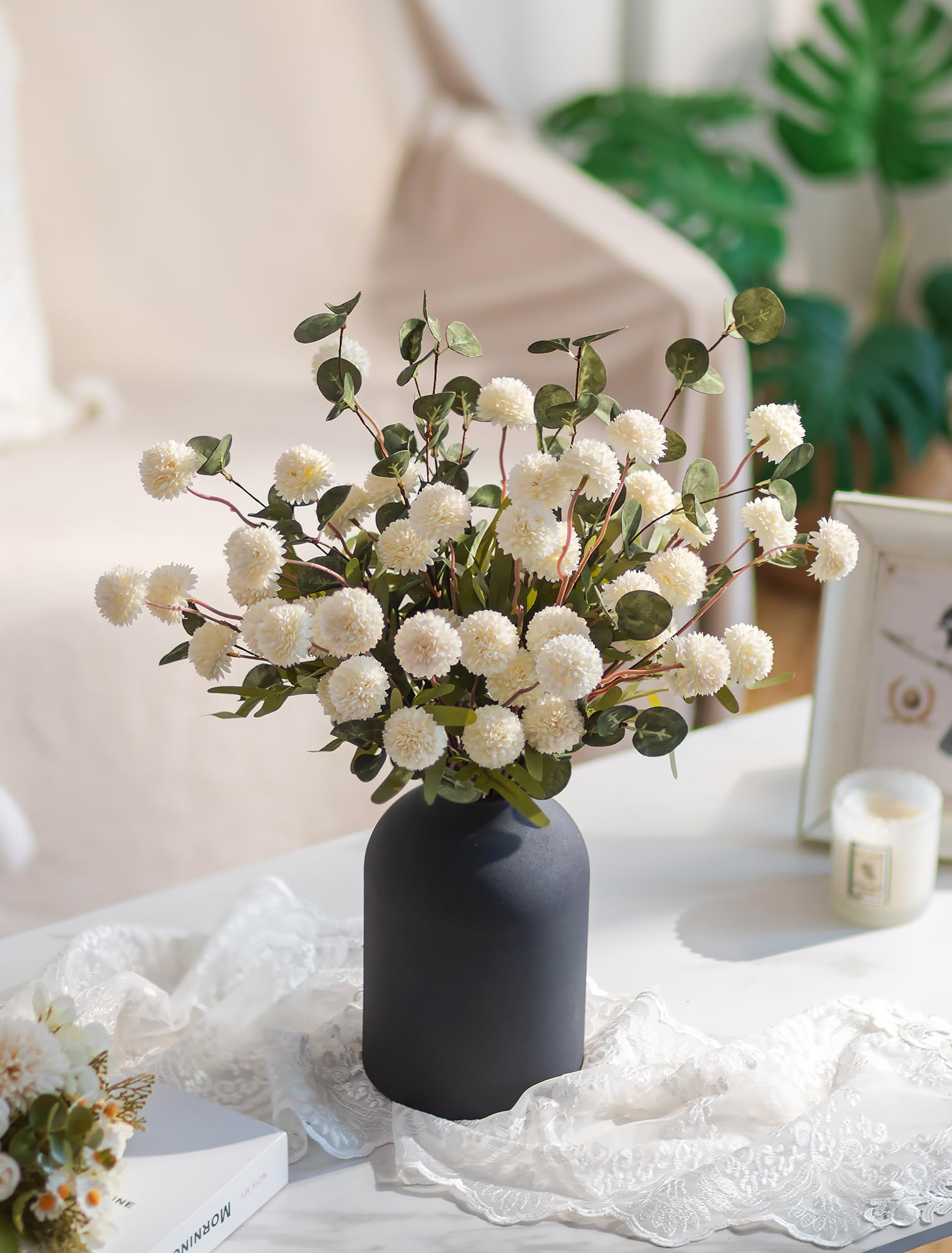 BLOSMON centerpiece on a dining table for stylish entertaining