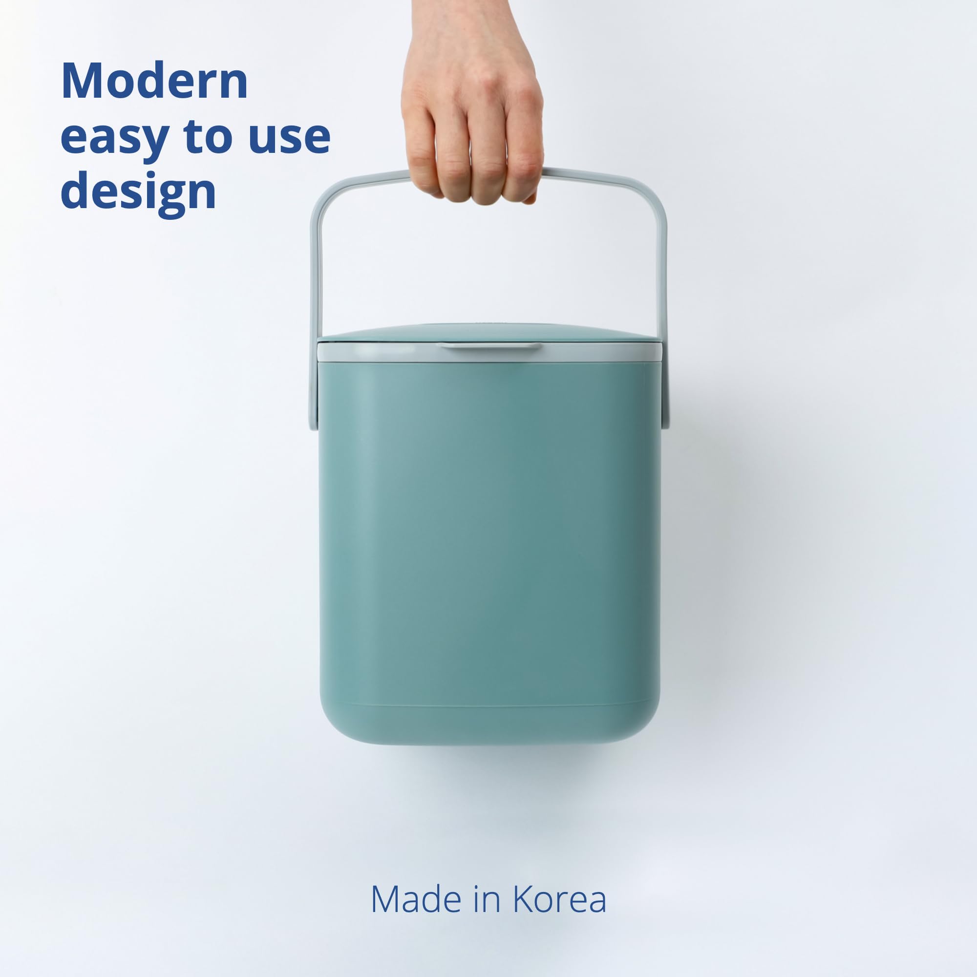 Blue Ginkgo in-use photo illustrates easy disposal with two handles.