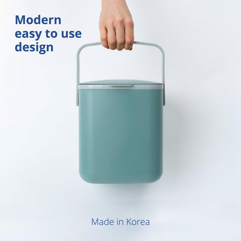 Blue Ginkgo in-use photo illustrates easy disposal with two handles.