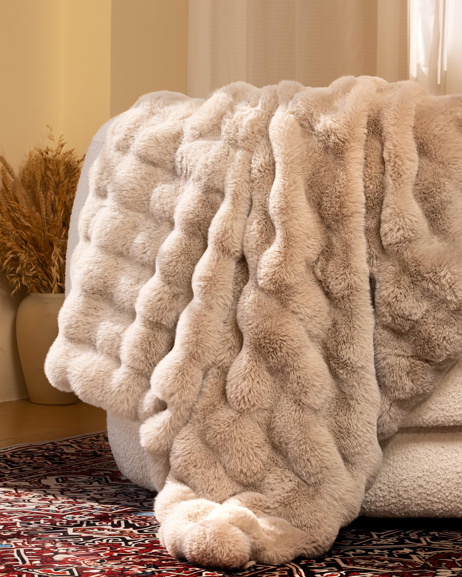 Blunique double-sided plush fabric front and back for versatile warmth
