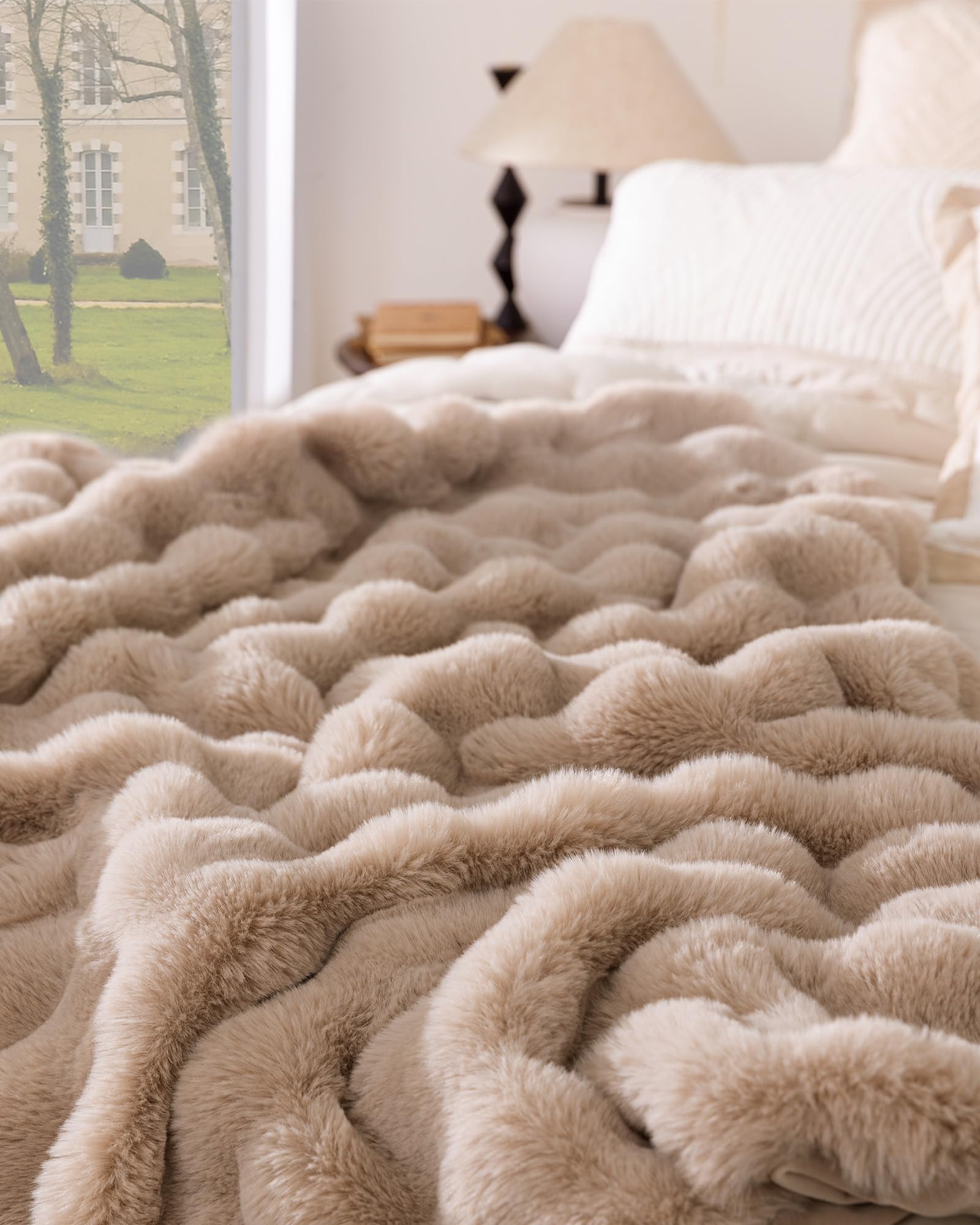 Blunique gift-ready cozy blanket ideal for birthdays and holidays