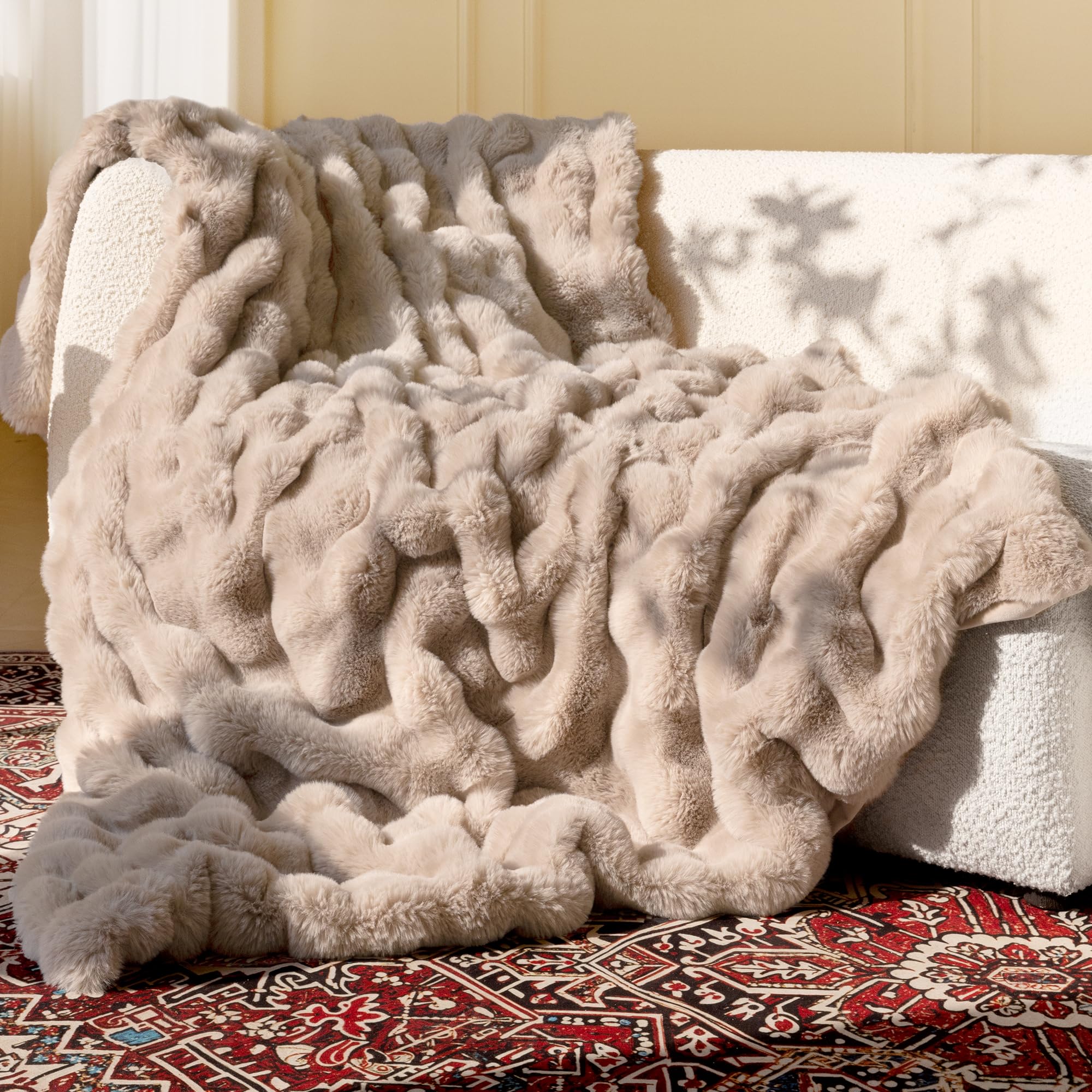 Blunique ultra-soft faux fur throw bubble front for warm lounging