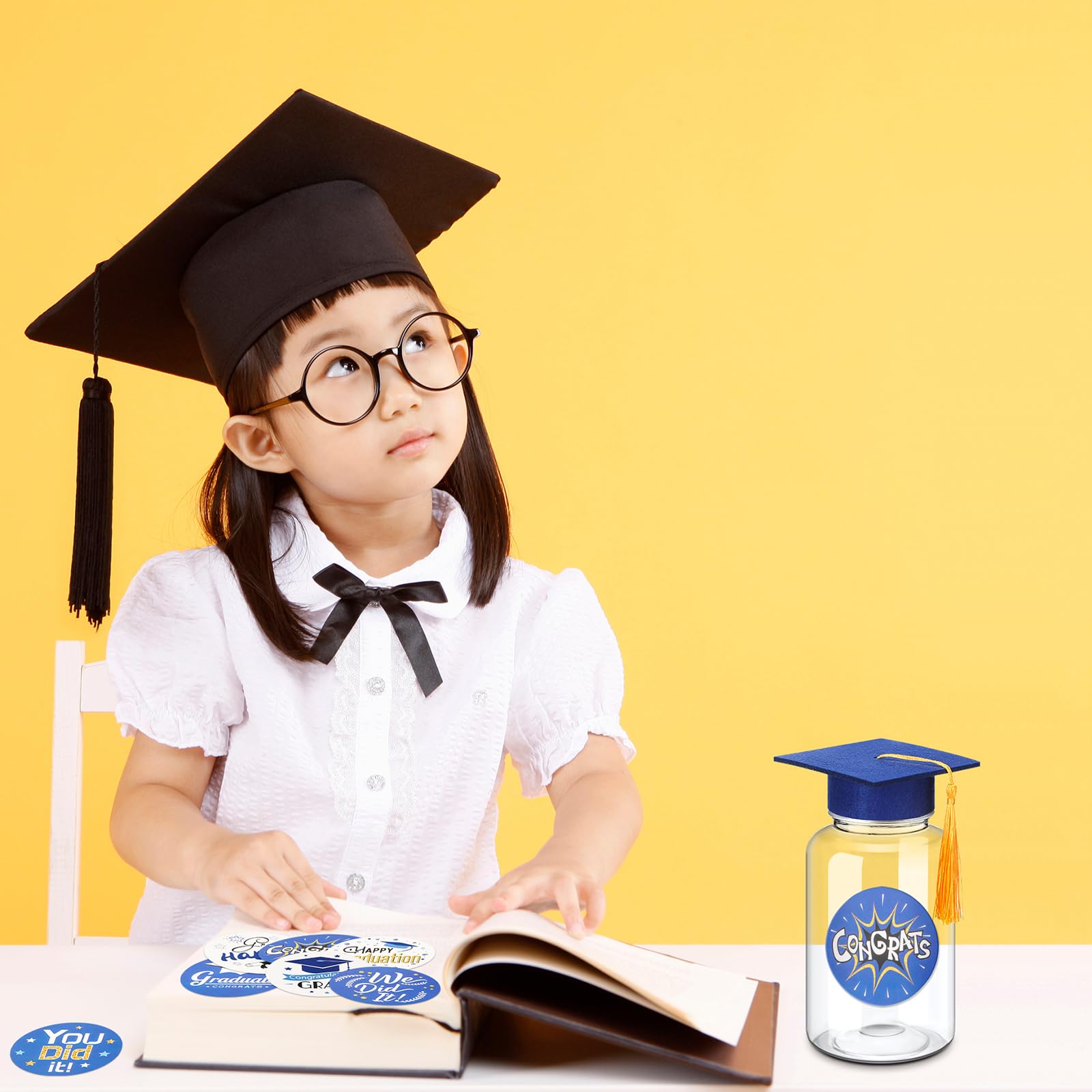 Boao graduation decor set creates a warm, convivial party atmosphere.