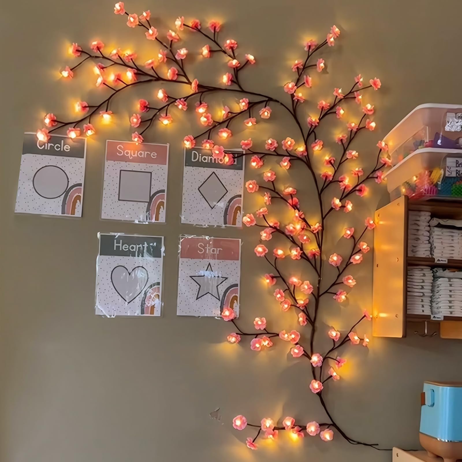 BomKra LED tree light remote control enables easy mode switching.