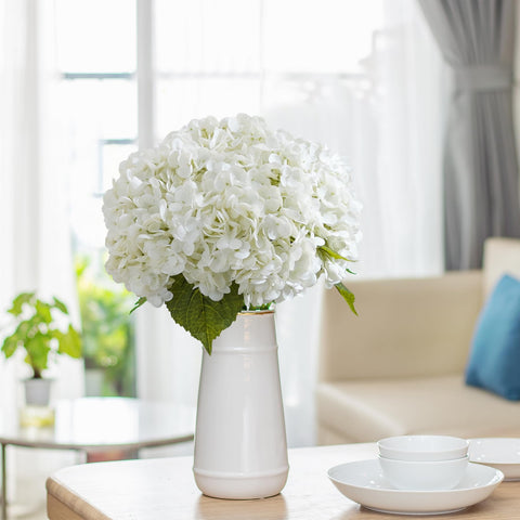 BonBloom's outdoor-friendly hydrangea decoration for garden parties.