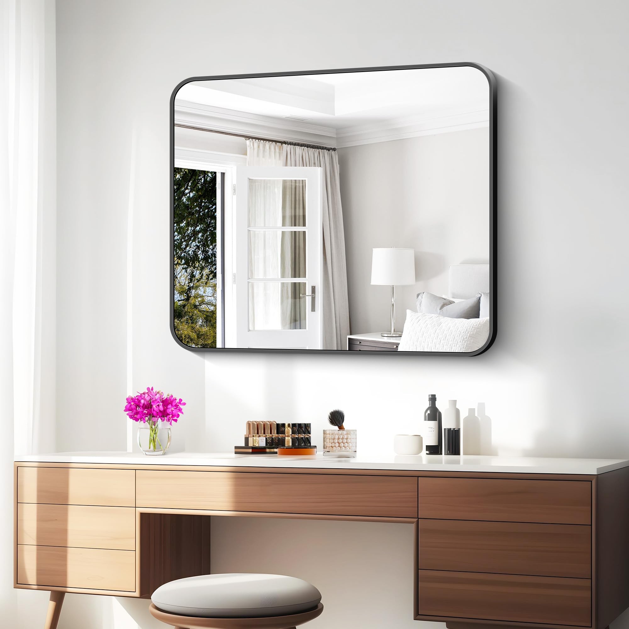 Bonewei explosion-proof glass enhances safety in busy bathrooms