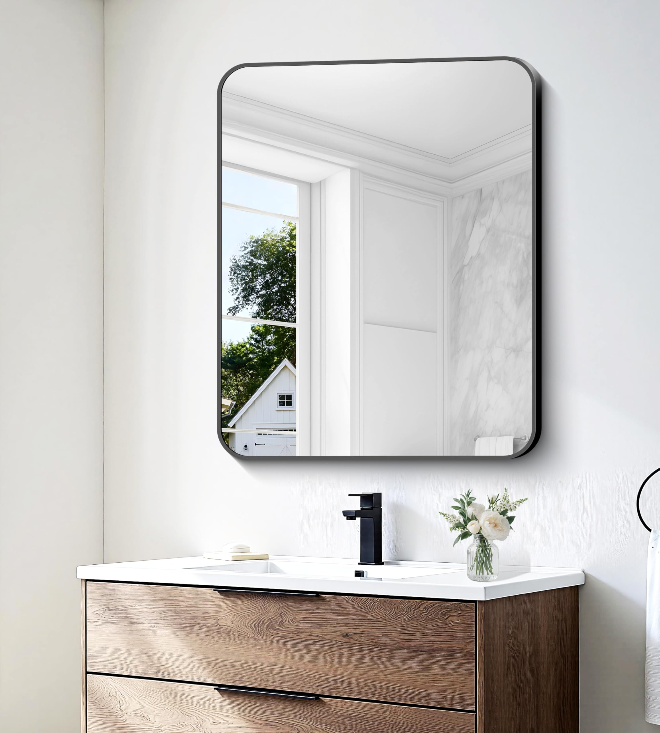 Bonewei mirror installed horizontally for a wide vanity view