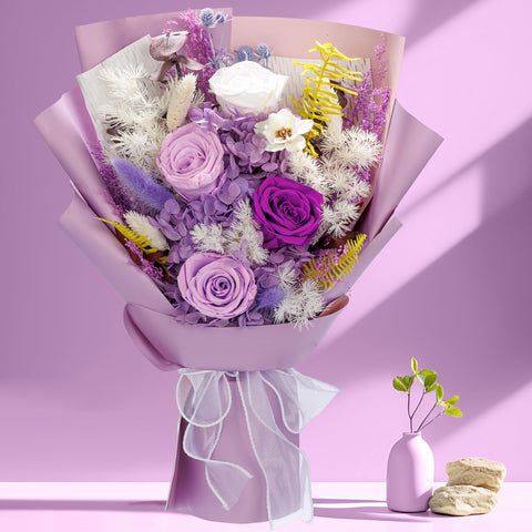 Bonsion gift box with preserved flowers, a thoughtful birthday present.