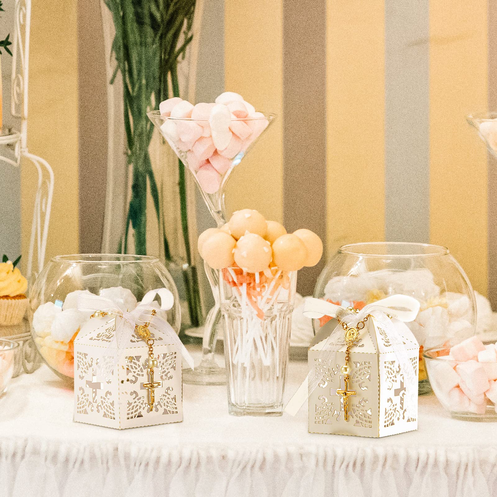 Bonuci versatile favors suitable for baptisms and weddings.