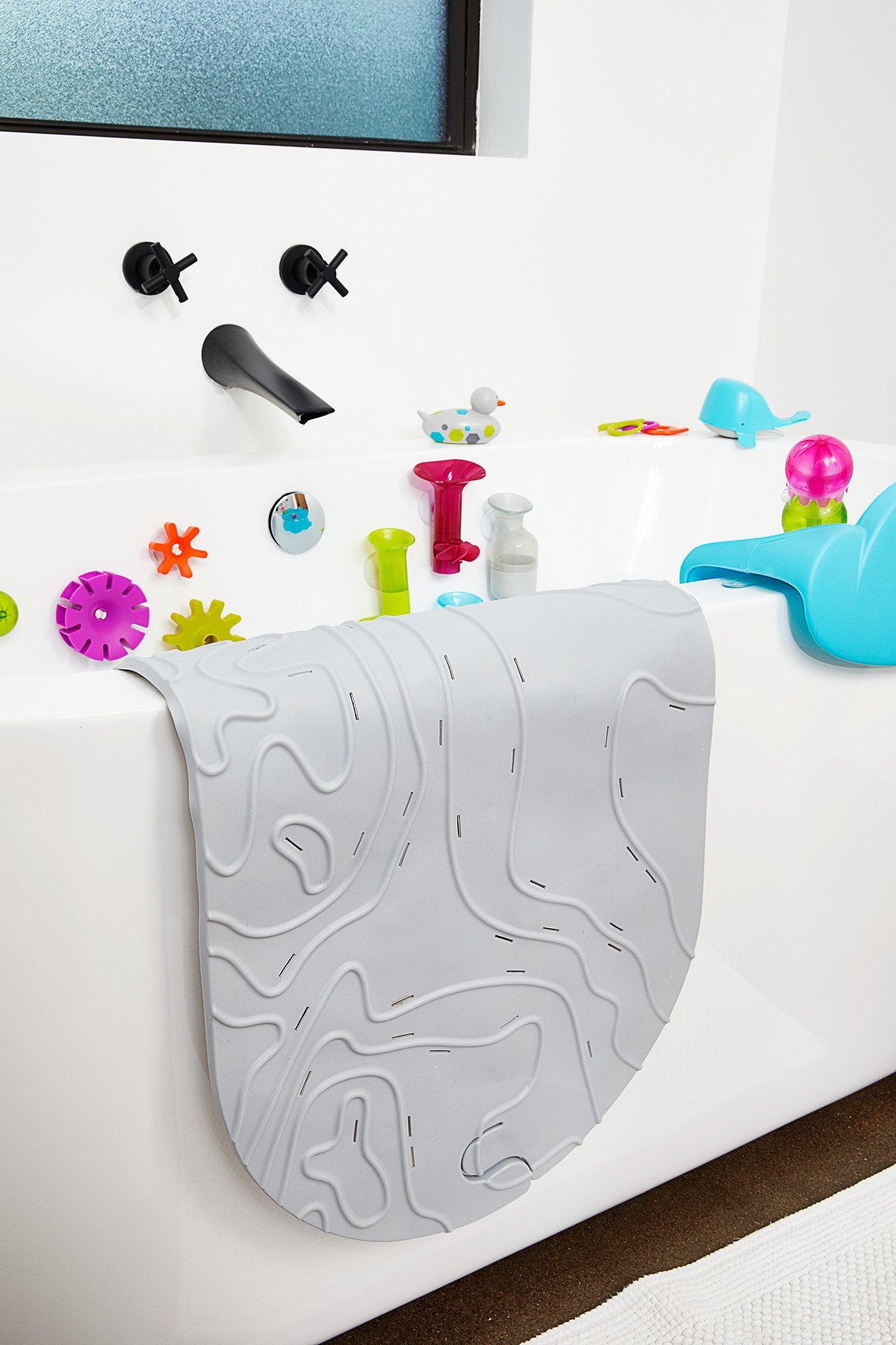 Boon Grifle BPA-free design supports safe baby bath routines.