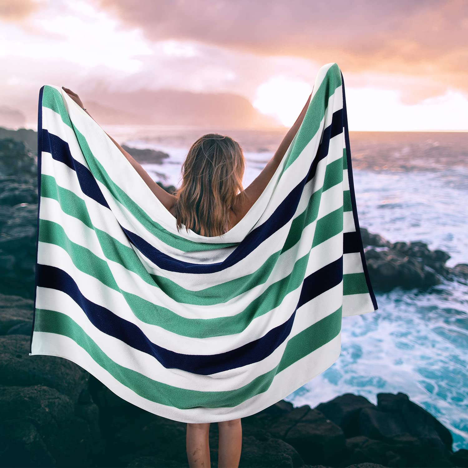Bornbay 500gsm plush towel in white-teal, ultra-soft and absorbent for poolside drying.