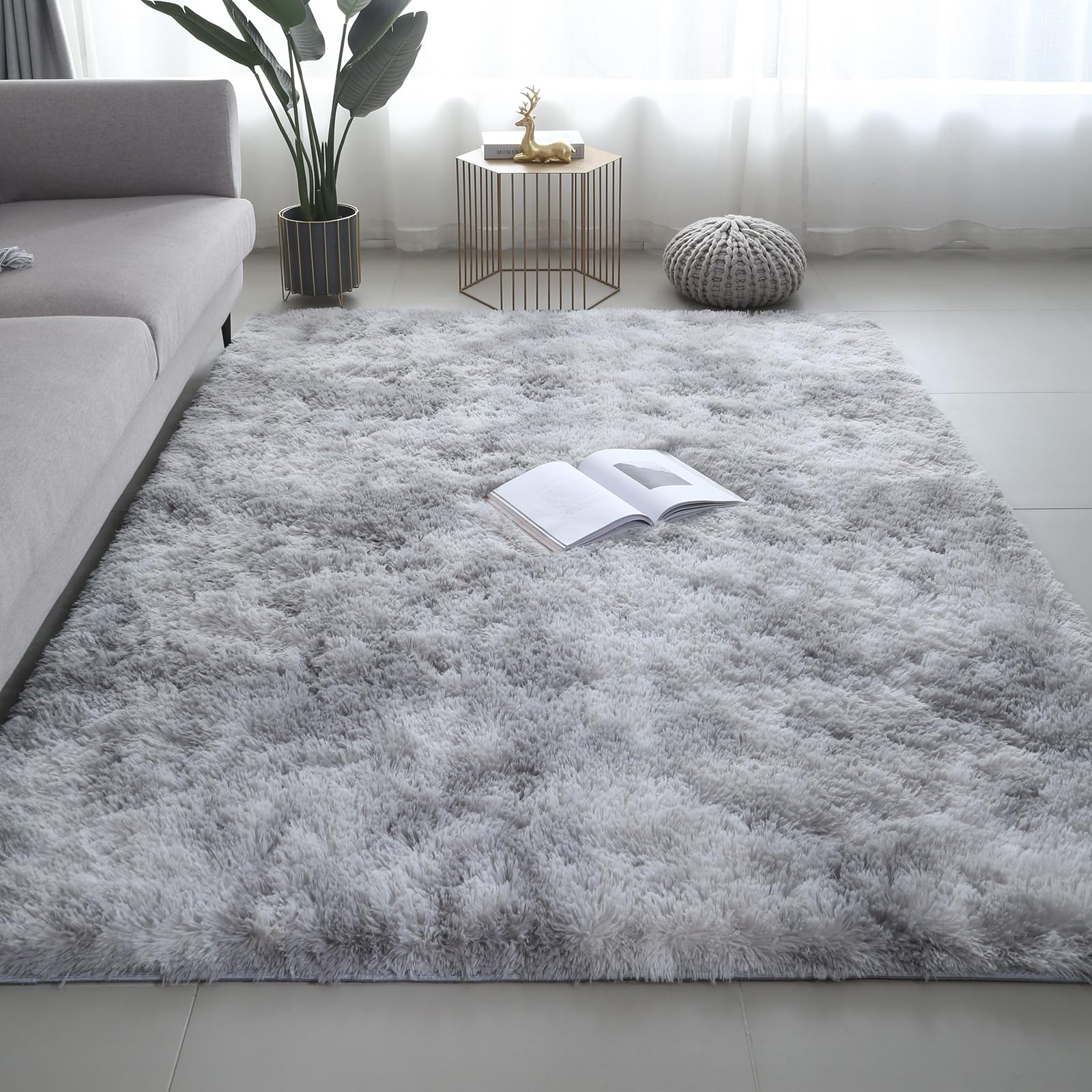 Boshengya nursery rug adds gentle warmth to nurseries and lounges.
