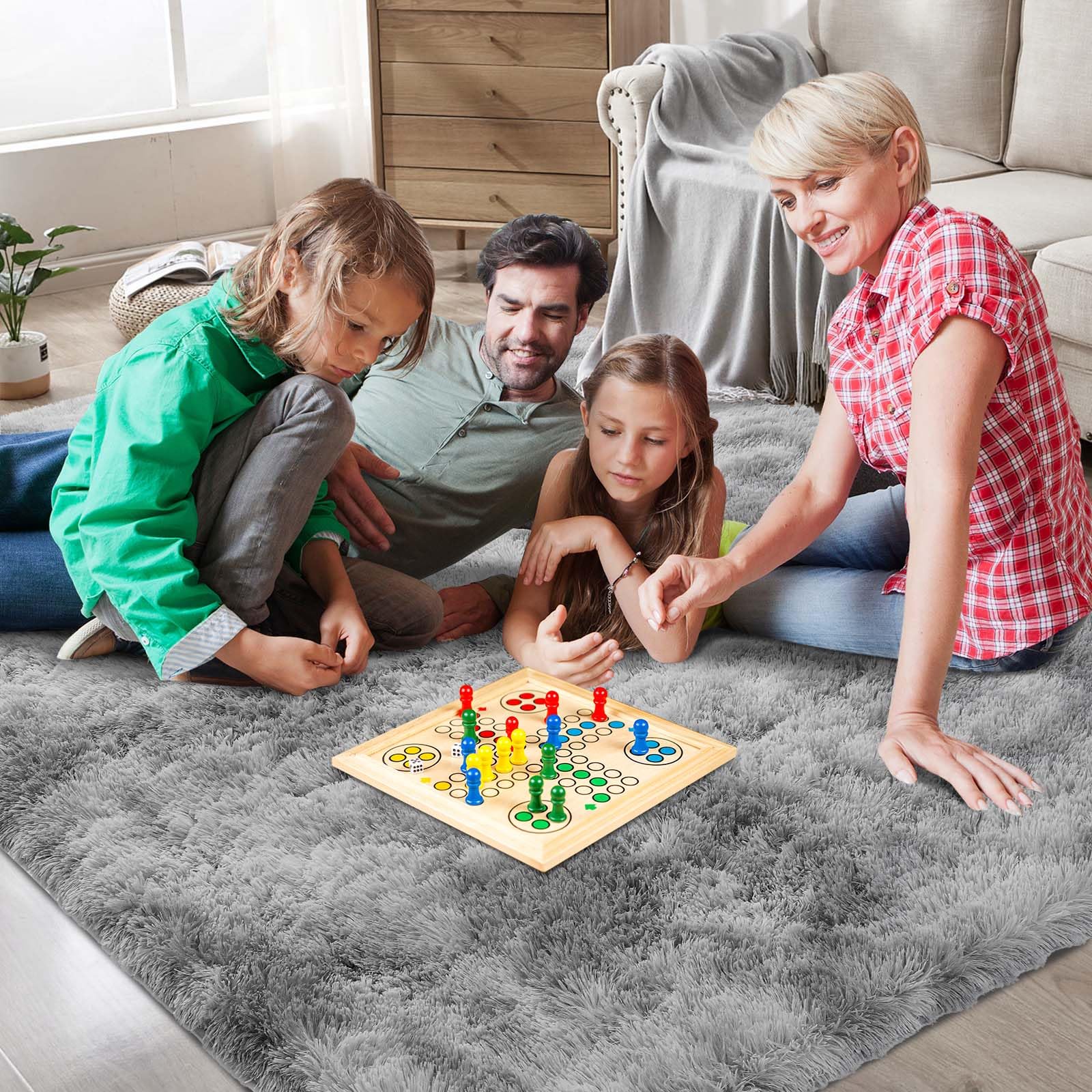 Boshengya non-slip bottom keeps the rug in place on hard floors.