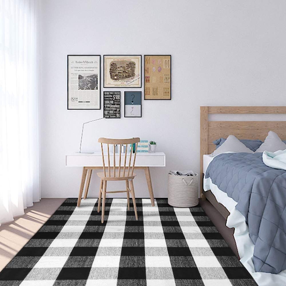 Bottalive Buffalo Plaid Rug texture closeup reveals weave detail and softness