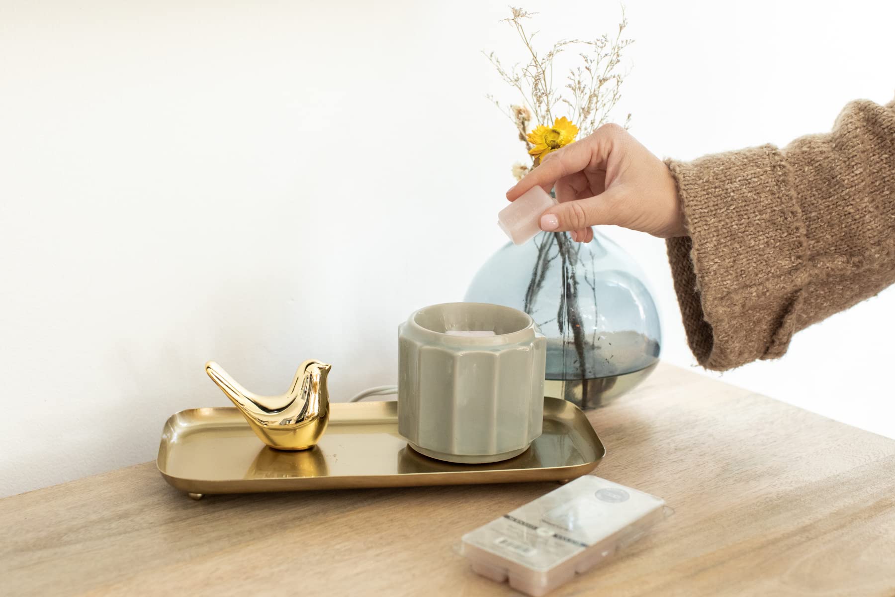 Bridgewater Sweet Grace wax bar 2: fills a room with sparkling tea and fruit notes