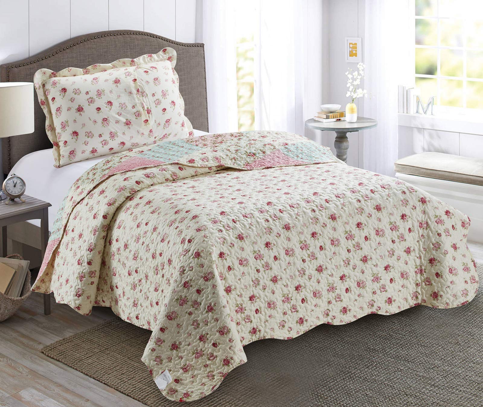 Brilliant Sunshine pink-green patchwork quilt with reverse rose pattern for two looks.