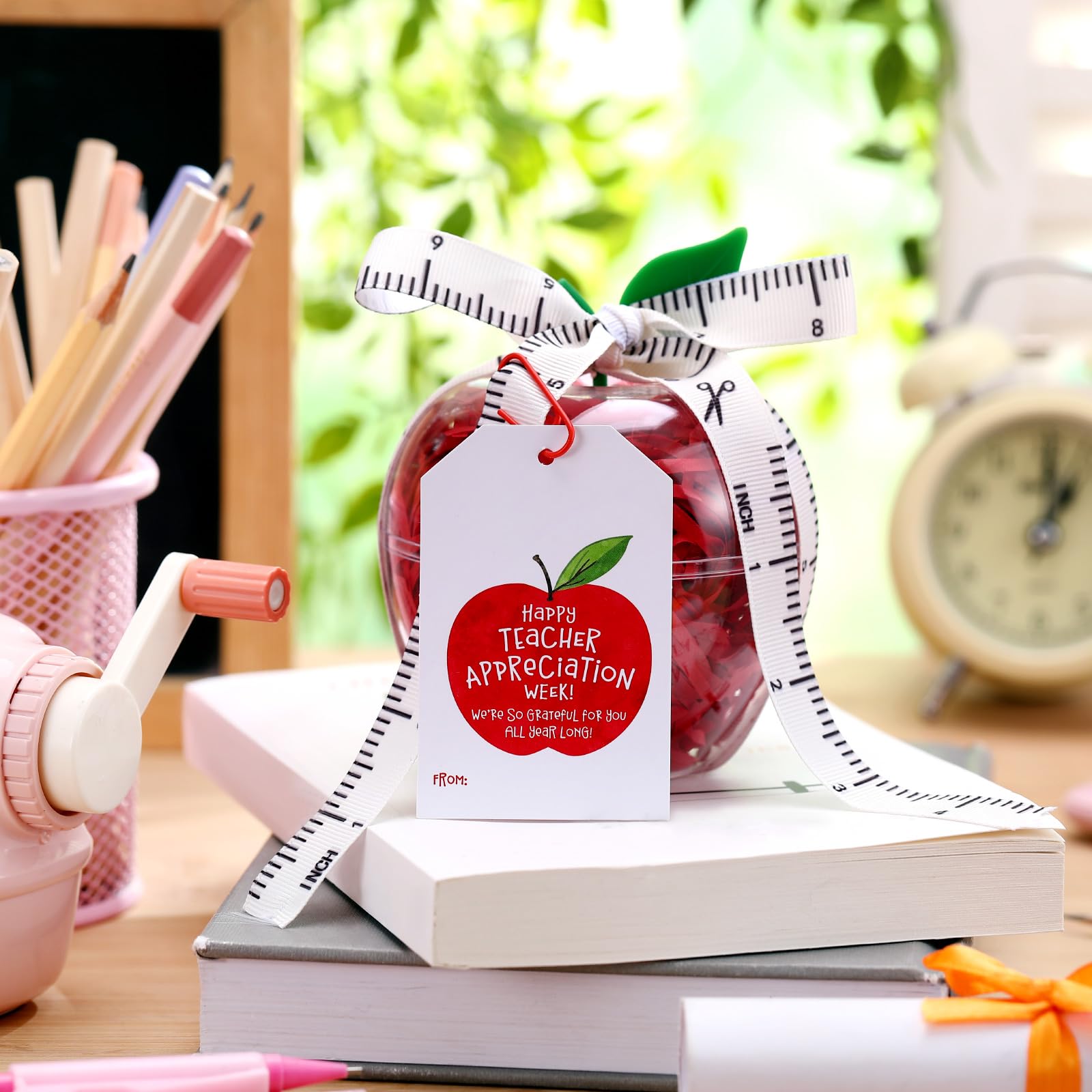 Briwooody easy-open apple container designed for quick filling with treats