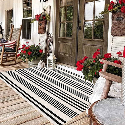 BUAGETUP durable cotton-poly blend rug for outdoor use and simple cleaning.