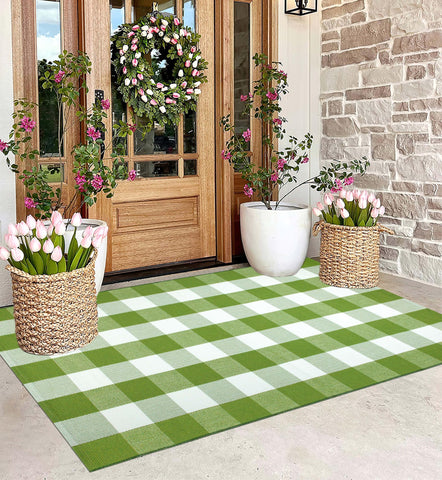 BUAGETUP front porch rug in checkered green and white adds welcoming style.