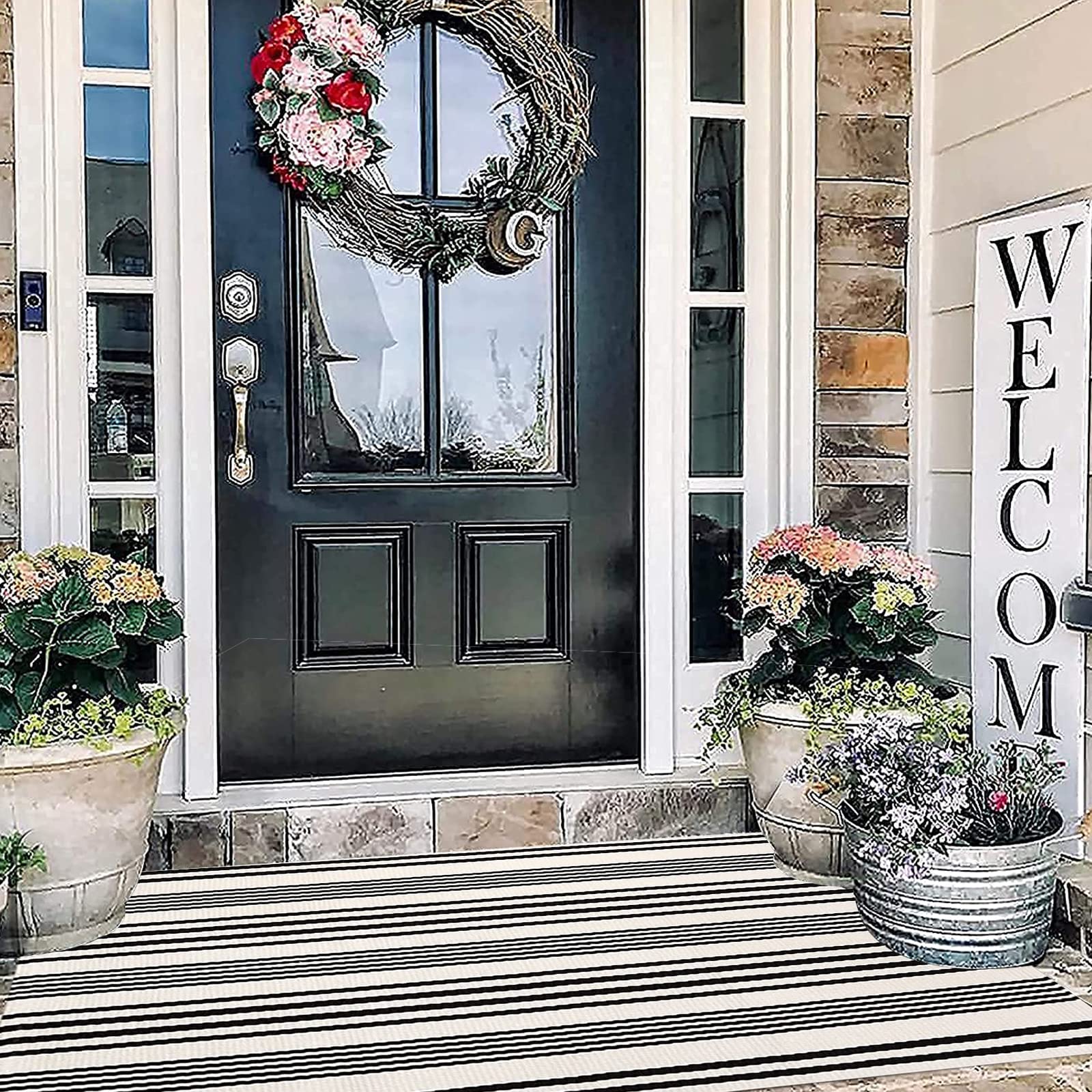 BUAGETUP indoor-outdoor rug suitable for entryways, living rooms, and kitchens.