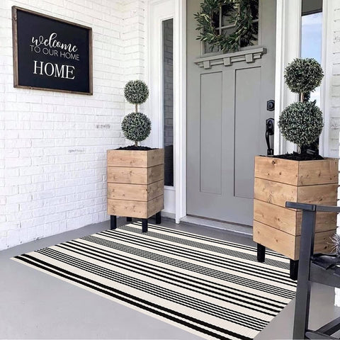 BUAGETUP washable rug resists fading and cleans easily in busy spaces.