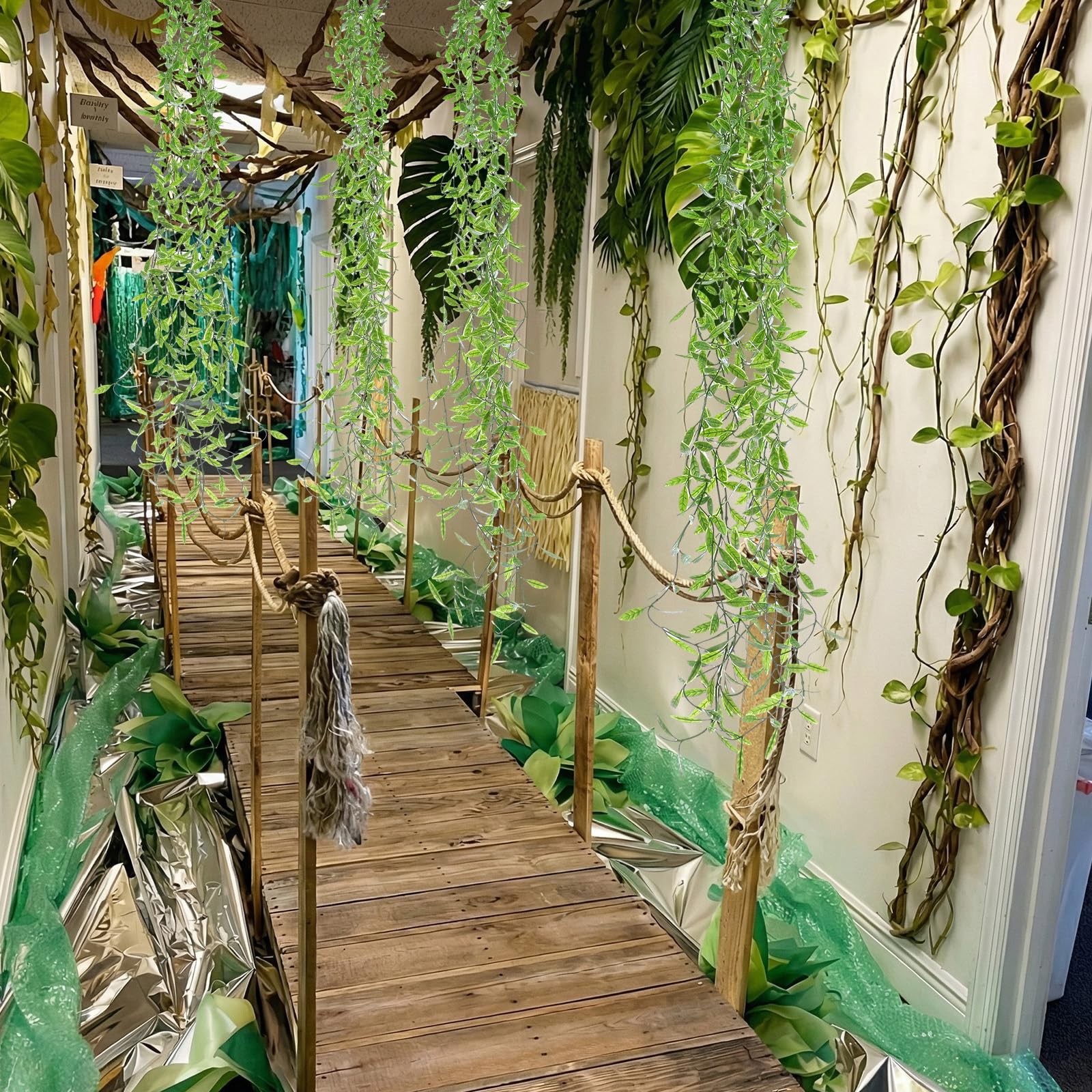Bucherry jungle backdrop kit ideal for photo booths and themed events.