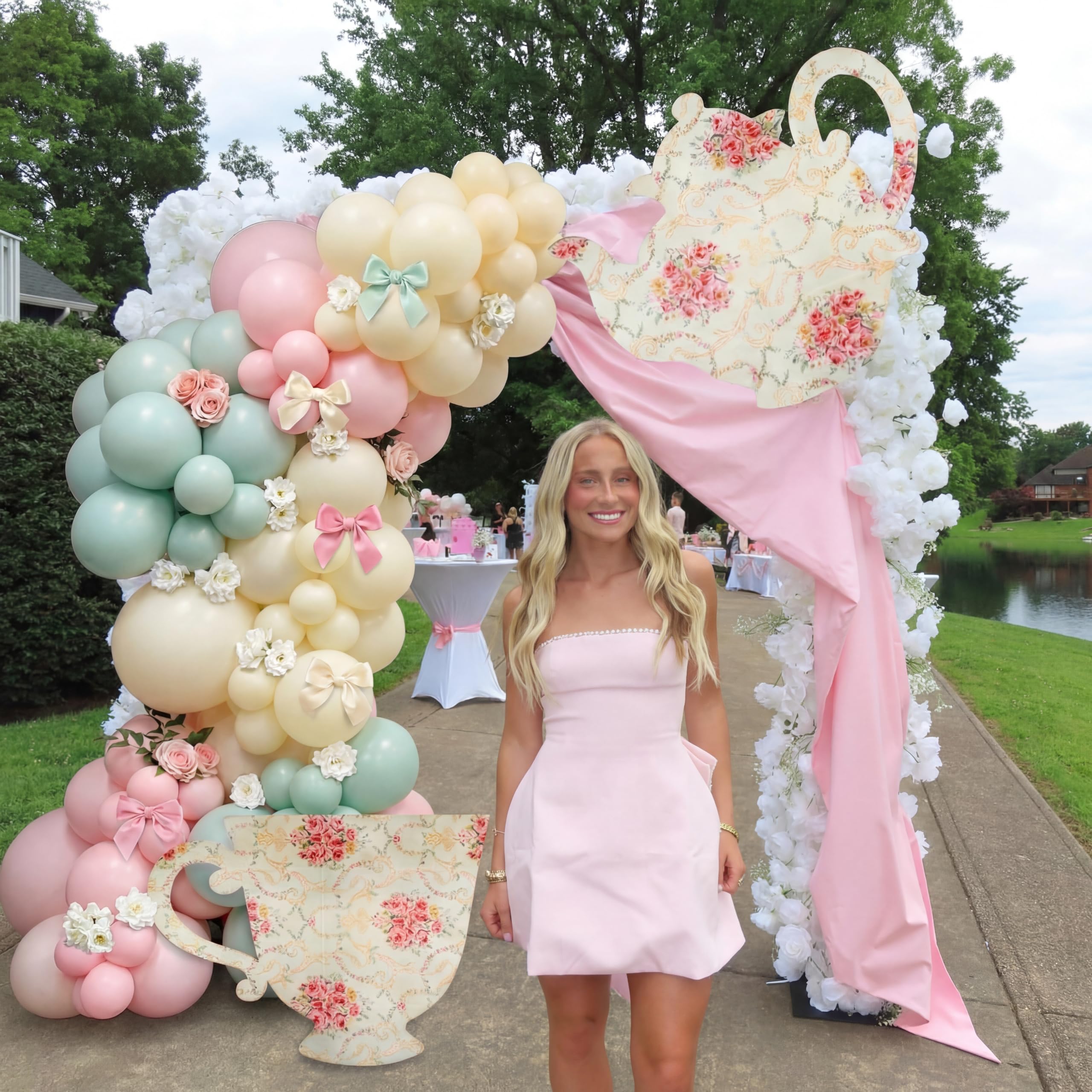 Bucherry balloon chains help assemble full garlands quickly