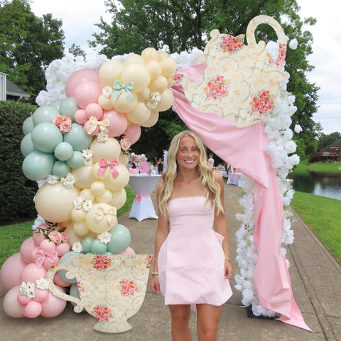 Bucherry balloon chains help assemble full garlands quickly