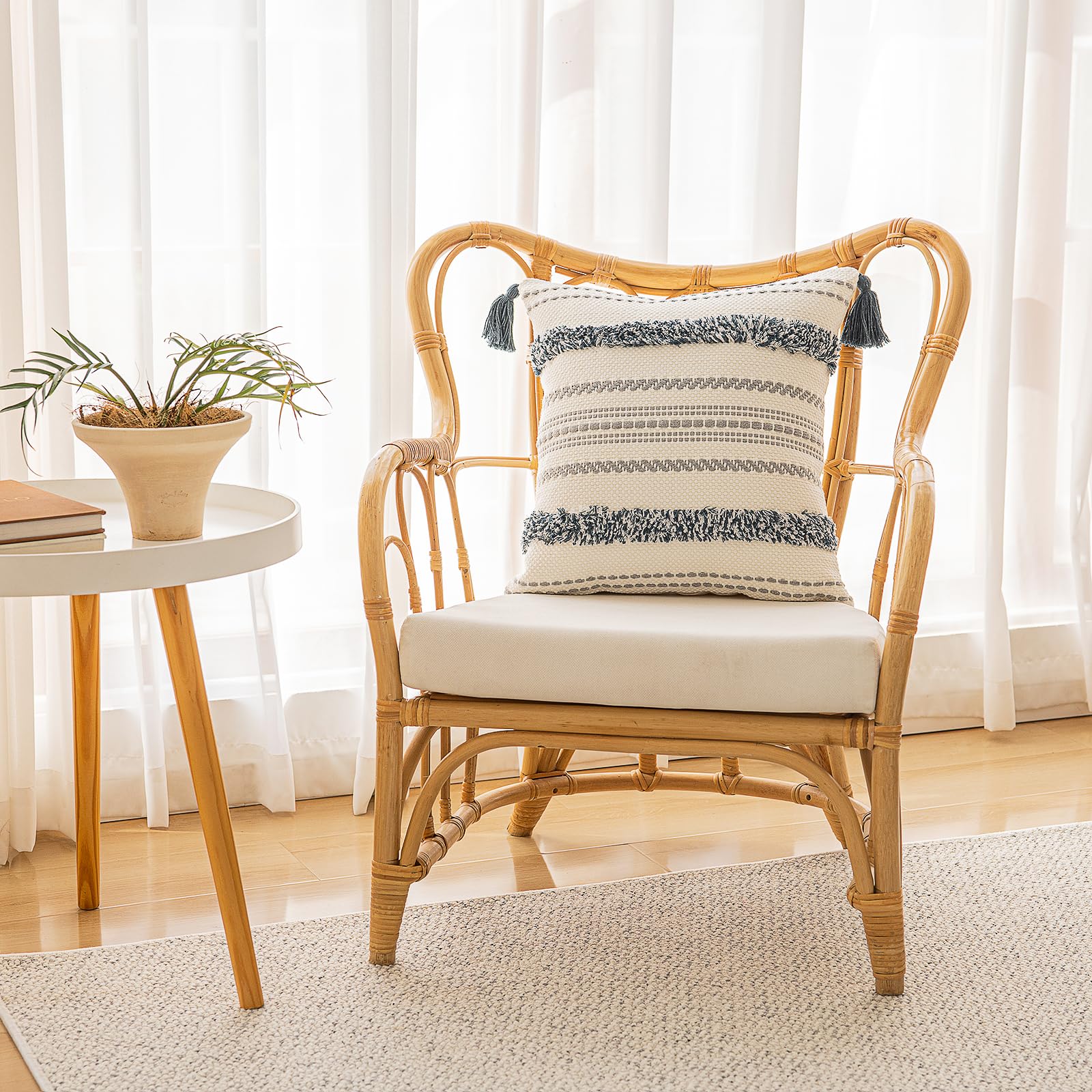BUIOVBEY tassel-edge pillow cover adds charm
