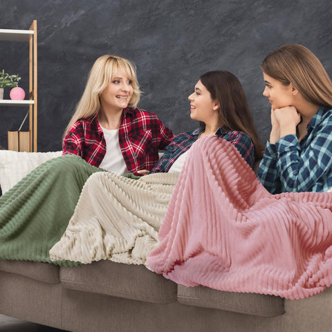 Buryeah soft flannel material blanket delivers year round comfort