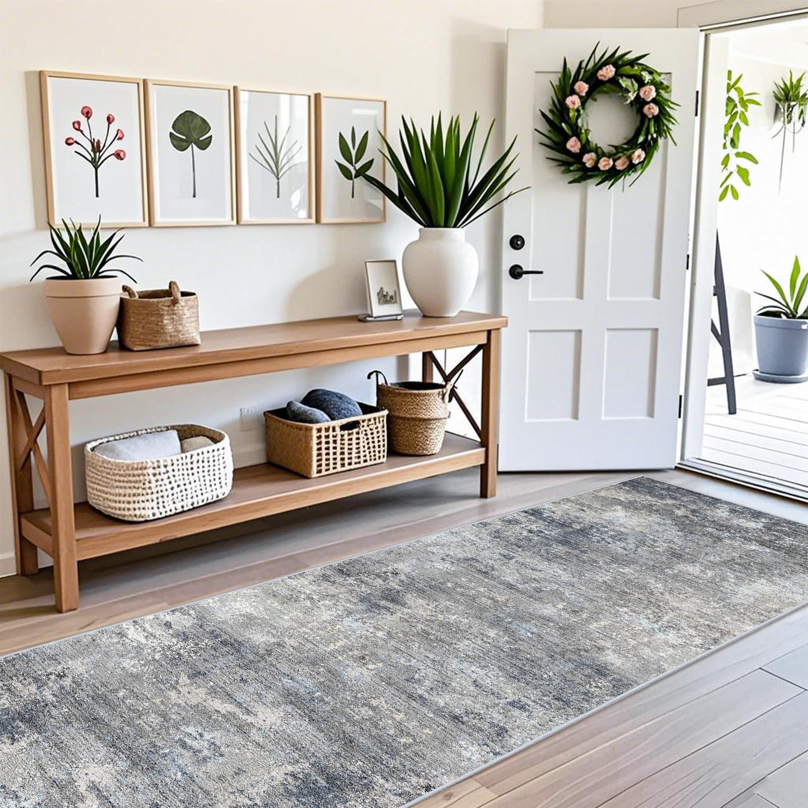 BYYVOO rug texture close-up highlights soft, skin-friendly polyester feel.