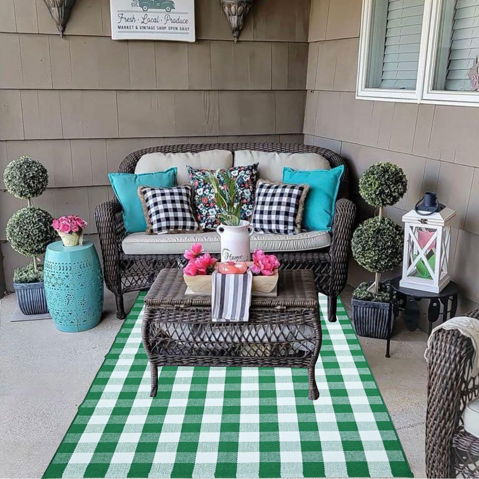 CAINANEL Buffalo Plaid Outdoor Rug is washable and easy to care for after outdoor use.