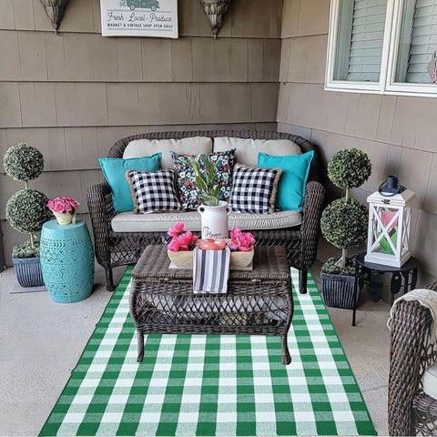 CAINANEL Buffalo Plaid Outdoor Rug is washable and easy to care for after outdoor use.