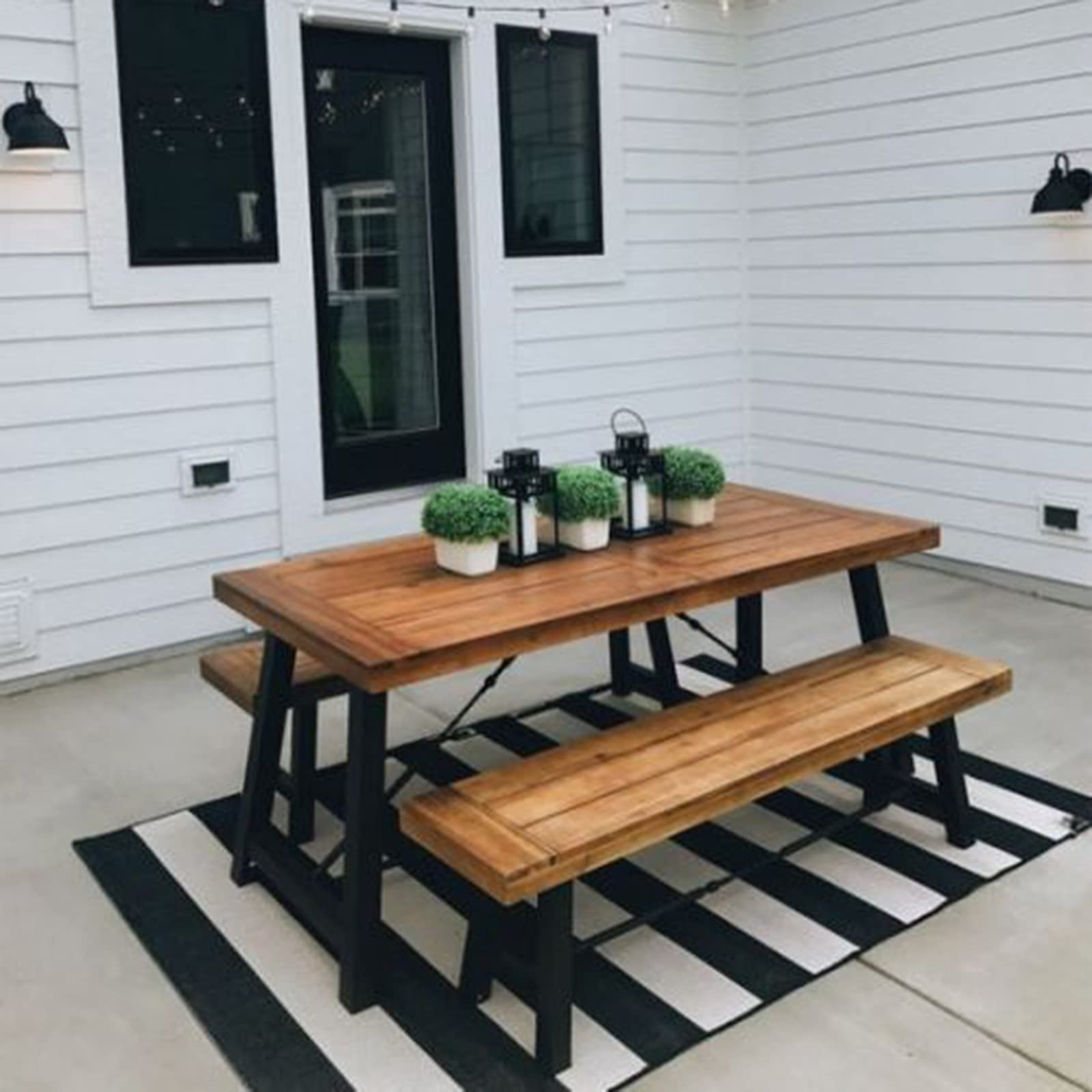 CAINANEL hand-woven look rug with timeless black-and-white stripes.