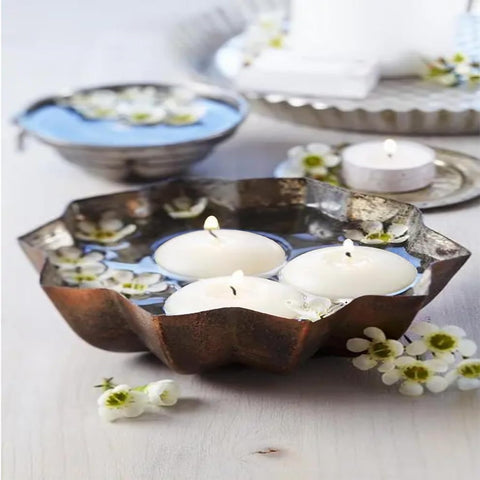 CAKETYCG holiday table centerpiece with soft, inviting illumination.