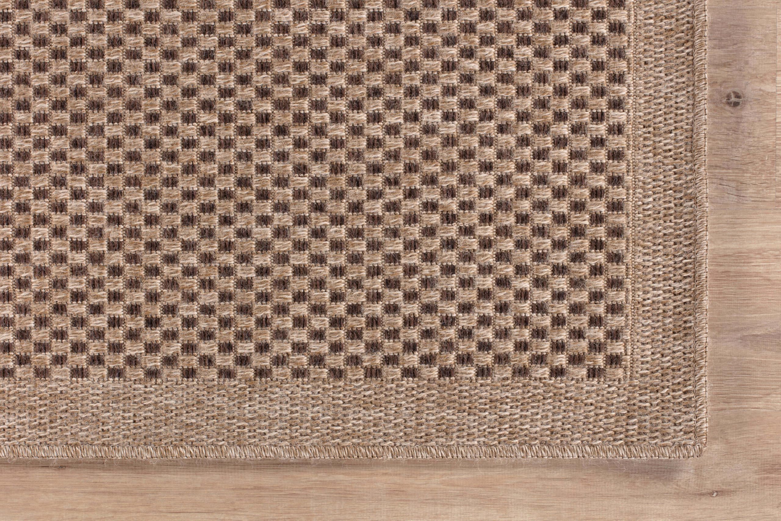 CAMILSON Easy-clean polypropylene pile for busy homes.