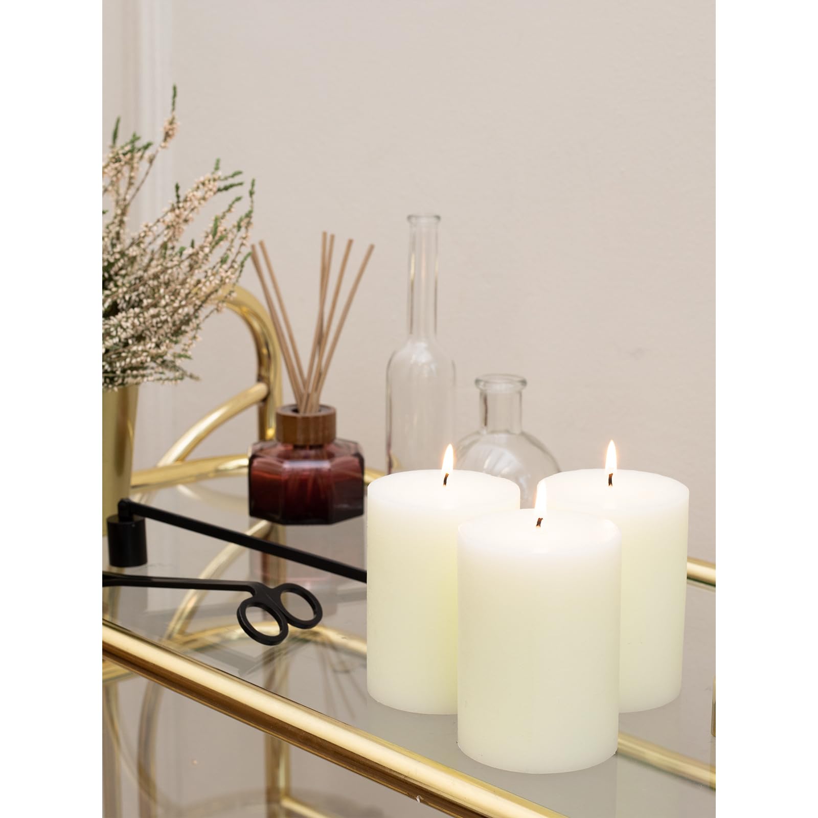 CANDWAX dripless design minimizes mess on tabletops and centerpieces.
