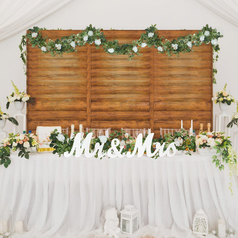 Canlierr outdoor-friendly wedding decor for indoor or outdoor settings.