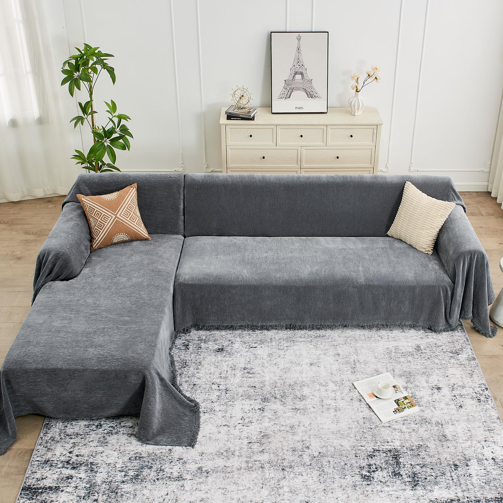 CAPALOCA sofa cover guards against spills and wear during family time