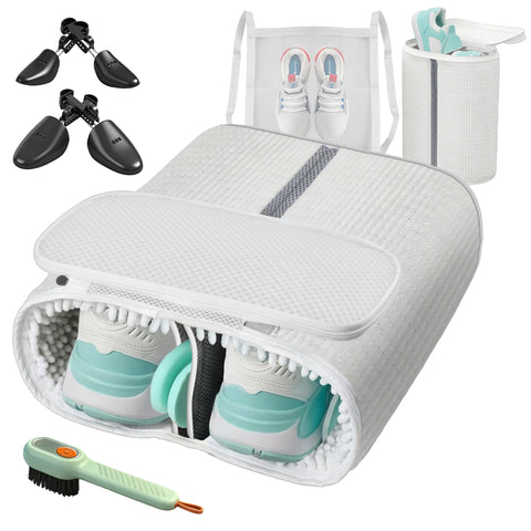 Carefree Finds dual-compartment shoe bag keeps shoes separated for thorough cleaning.