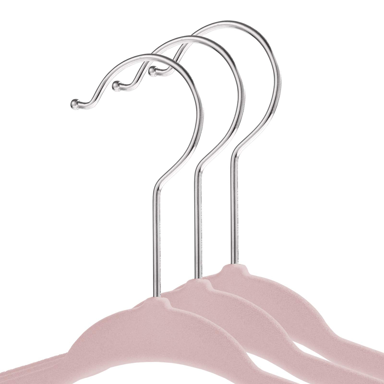 Casafield velvet baby hangers with soft shoulders to prevent creases.