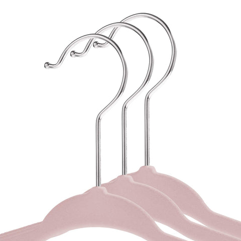 Casafield velvet baby hangers with soft shoulders to prevent creases.