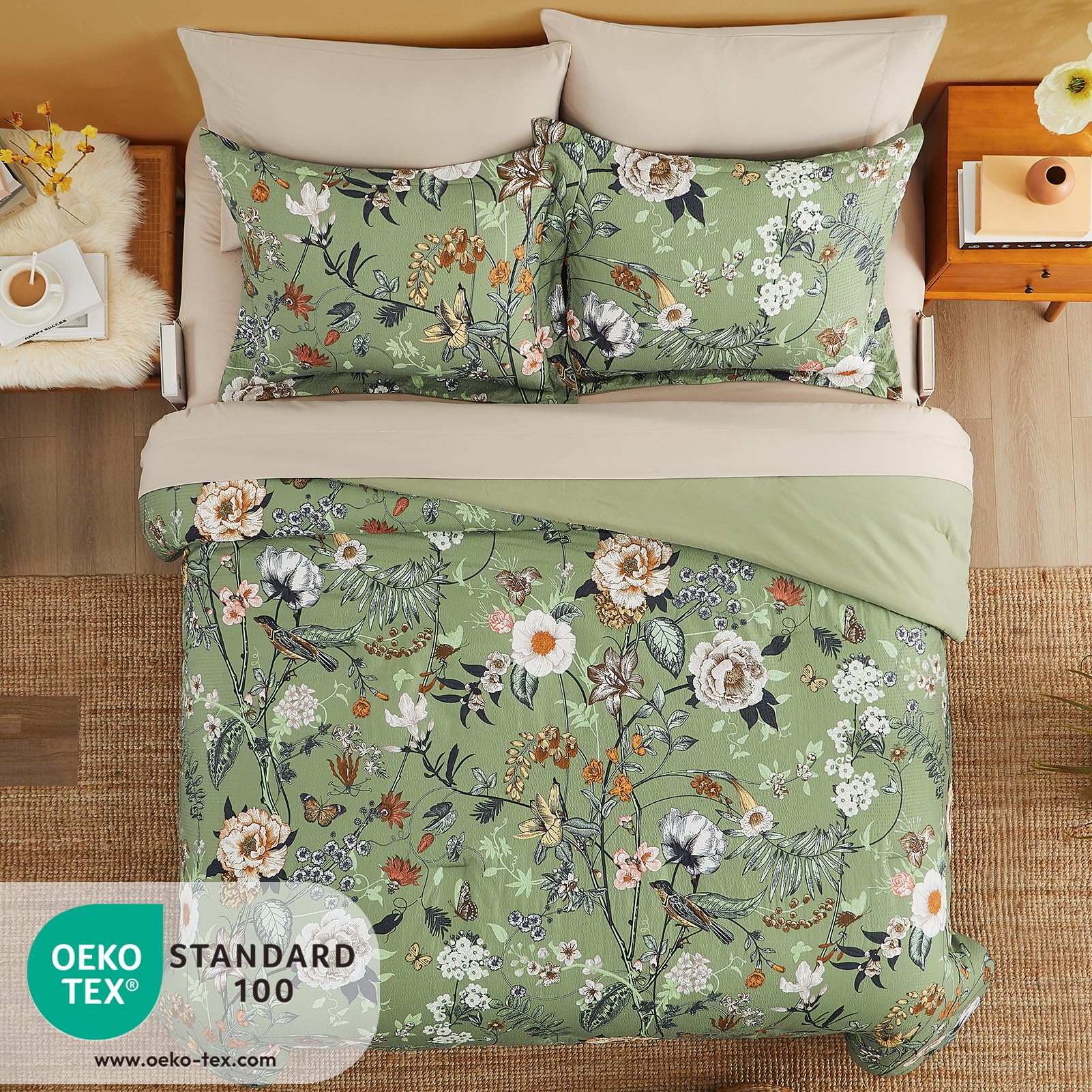 CASAAGUSTO queen fitted sheet provides secure fit and soft touch.