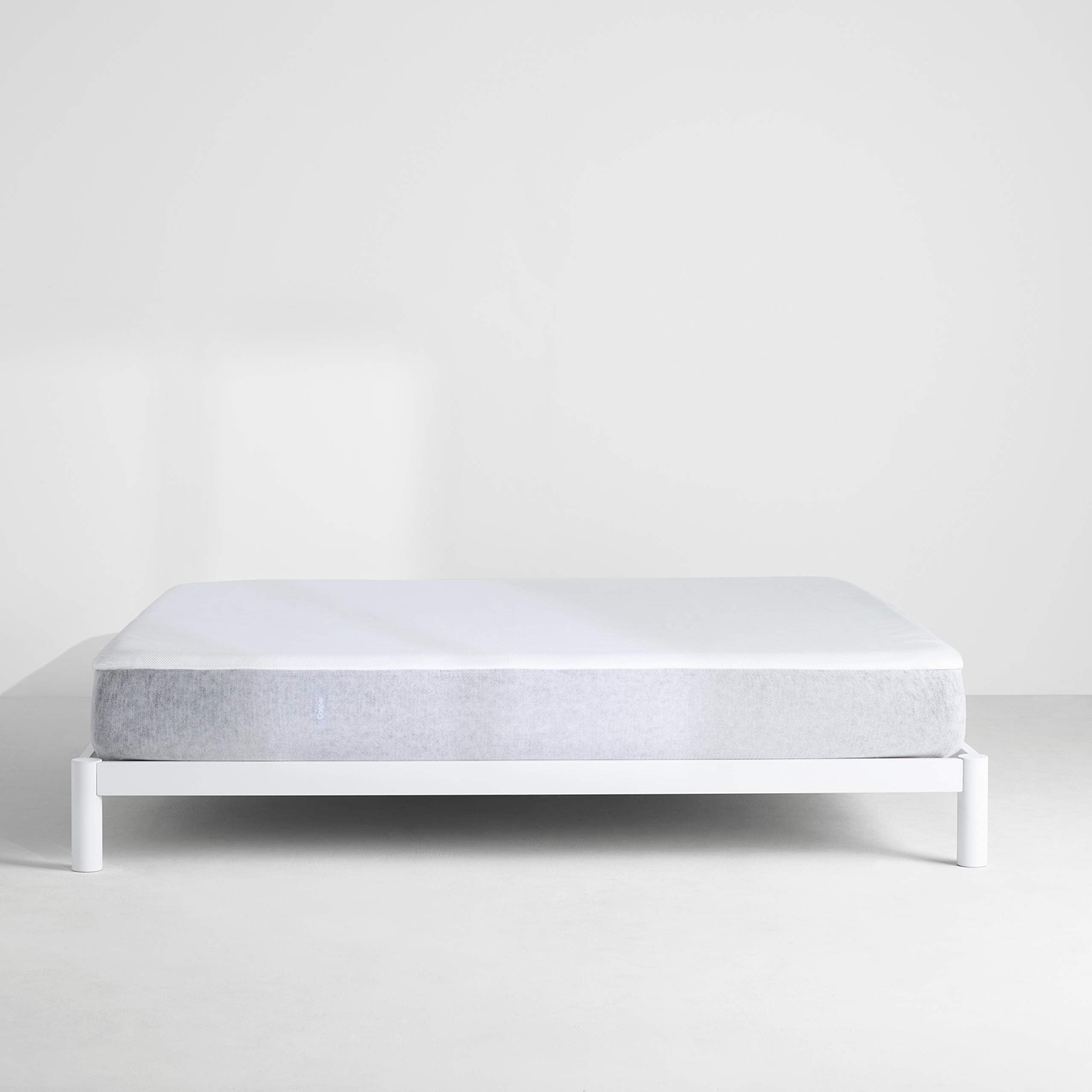 Head and foot labels on Casper protector for easy bed setup
