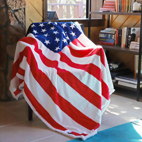 Catalonia sherpa reversible blanket close-up highlighting plush warmth and dual-sided design.