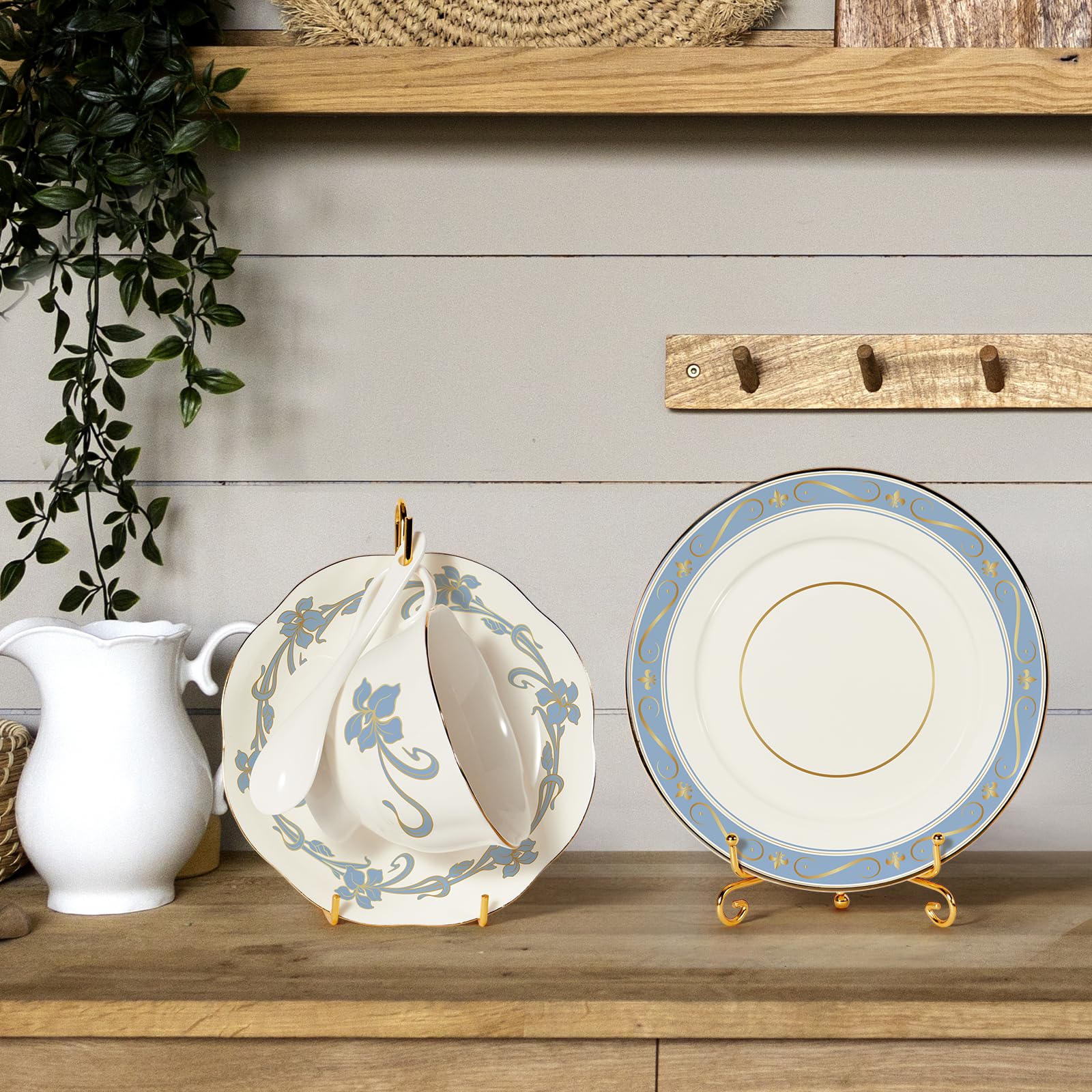 Cecnamt gold plate stands are a versatile gift for home decor lovers
