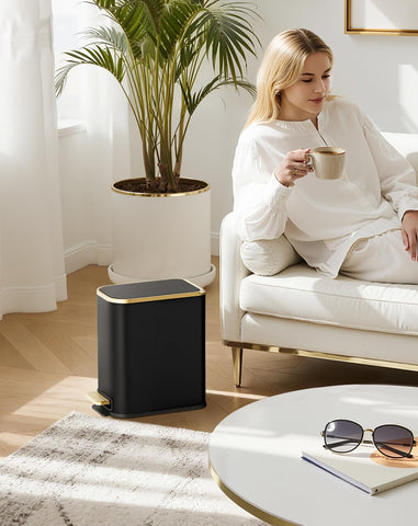 Cesun step pedal trash can designed for durable, long-lasting use.