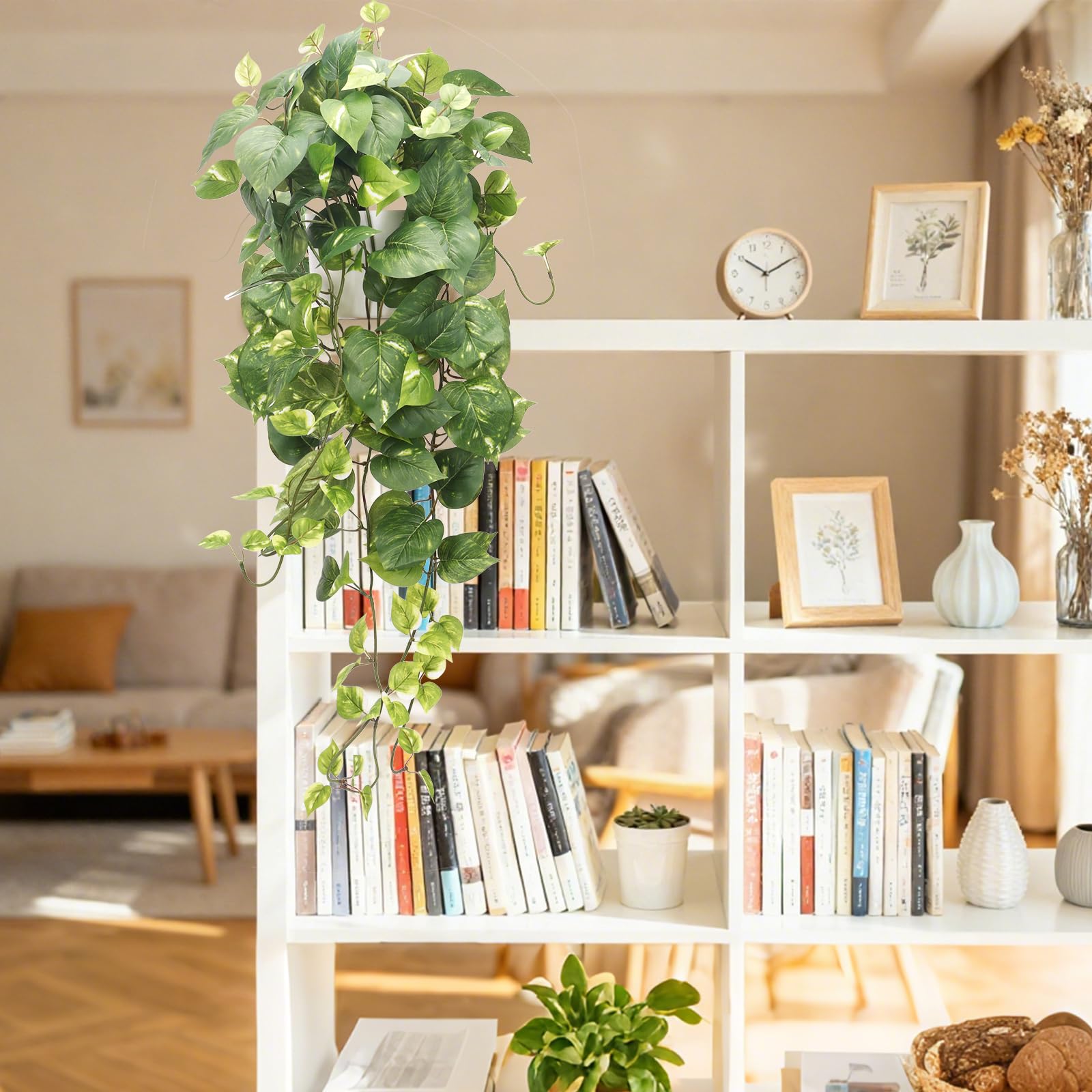 CEWOR white pot with pebbles displaying the artificial pothos ready to place.
