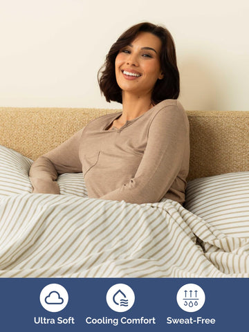 CGK Unlimited deep-pocket design helps keep sheets in place on thick mattresses.