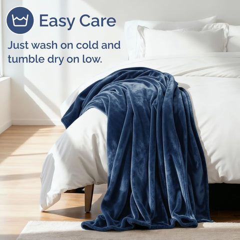 CGK Unlimited lightweight blanket is travel-friendly and easy to carry.